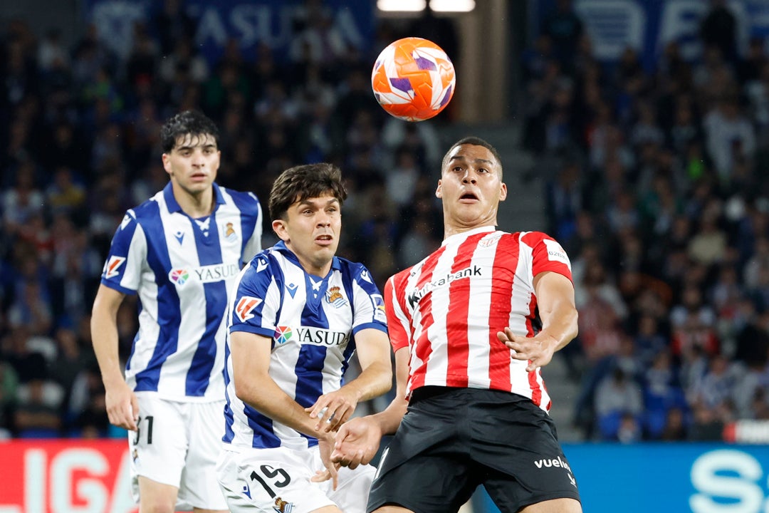 Empate descafeinado y sin fútbol en el derbi vasco Empate descafeinado y sin fútbol en el derbi vasco