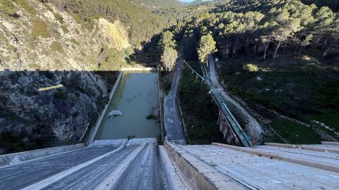 Puertas de desembalse del pantano de Guadalest