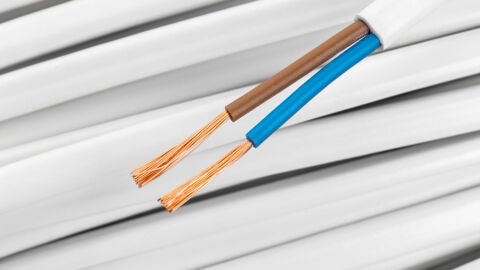 Primer plano de unos cables 