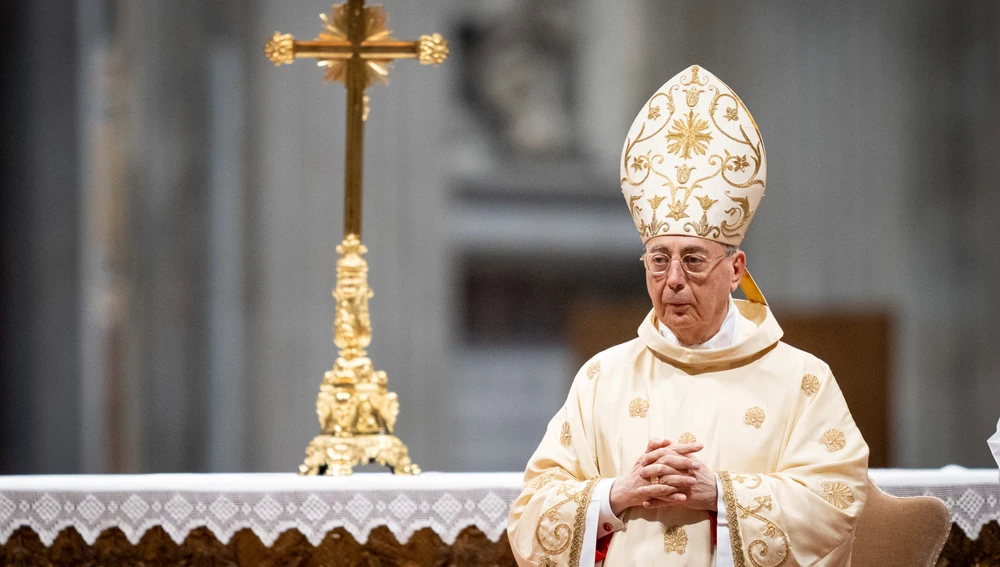 El cardenal Dominic Mumbery lidera la novena misa El cardenal Dominic Mumbery lidera la novena misa