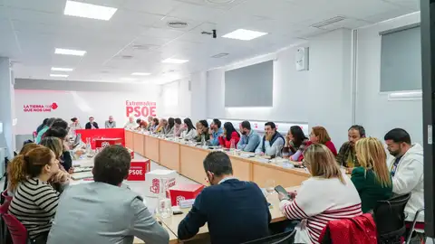 El PSOE denuncia el deterioro de la sanidad pública en Extremadura y propone un nuevo rumbo por un sistema digno y eficaz El PSOE denuncia el deterioro de la sanidad pública en Extremadura y propone un nuevo rumbo por un sistema digno y eficaz