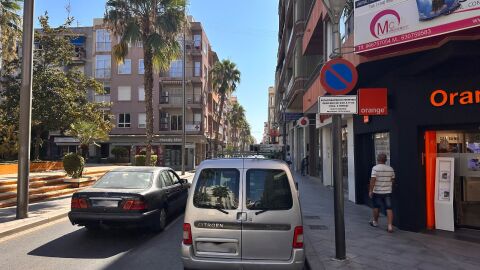 La mejora del transporte p&uacute;blico, la apertura de aparcamientos disuasorios y la implantaci&oacute;n de la 'zona azul' buscan la mejora del tr&aacute;fico en Torrevieja 