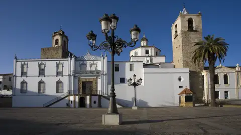 La Junta promociona el patrimonio, la gastronomía y las tradiciones del sur extremeño en el mercado nacional La Junta promociona el patrimonio, la gastronomía y las tradiciones del sur extremeño en el mercado nacional