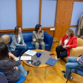 La directora general de Familia, Infancia y Adolescencia, Angélica Such, anuncia en l’Alfàs una modificación de las condiciones para el acogimiento de menores