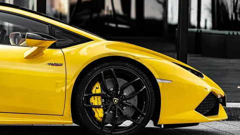 Estos son los colores de coche que escogen las personas menos inteligentes, según un estudio Lamborghini amarillo