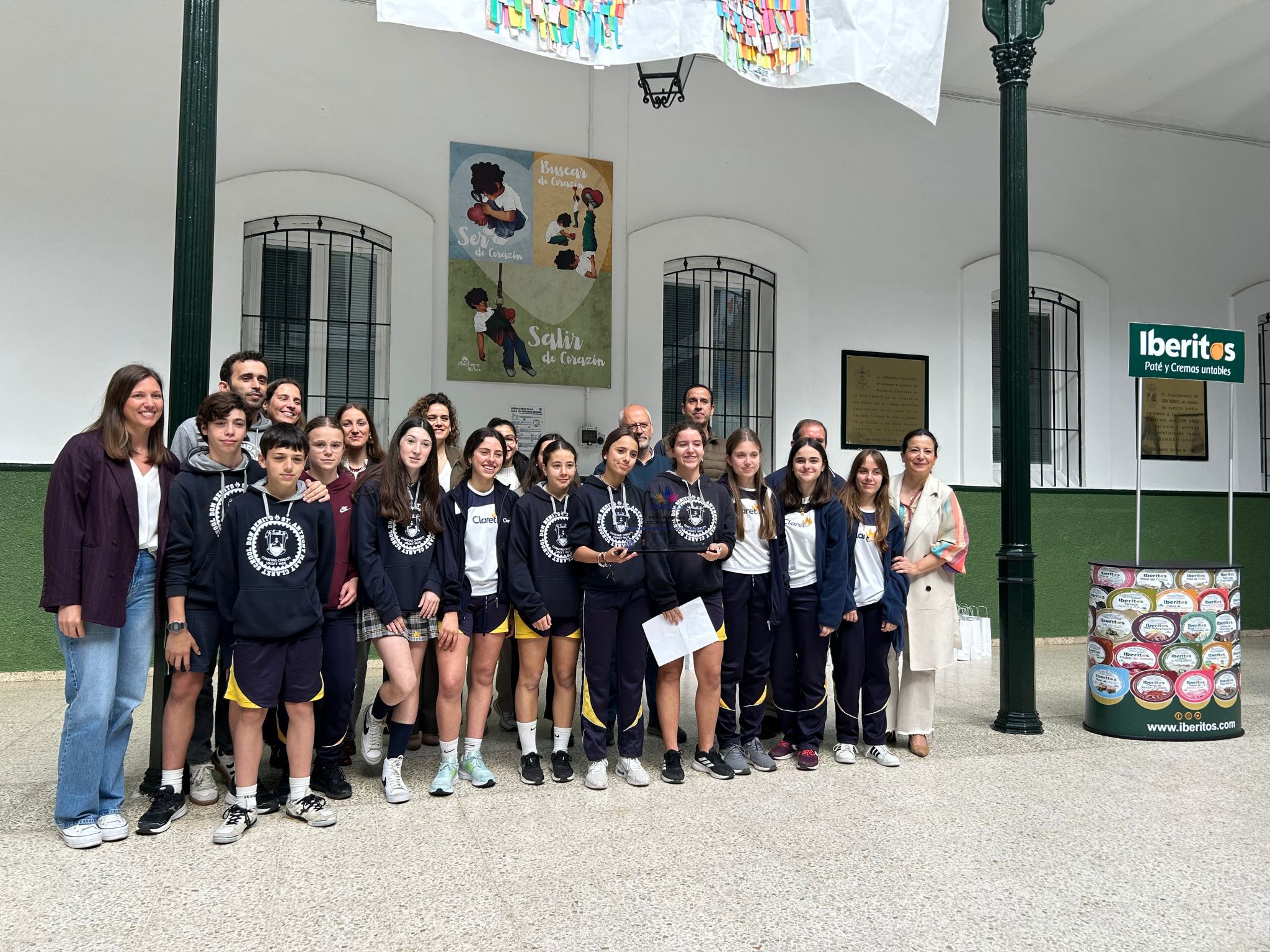 La Asociación GC Ayuda reconoce al Colegio Claret de Don Benito por su compromiso contra el acoso escolar La Asociación GC Ayuda reconoce al Colegio Claret de Don Benito por su compromiso contra el acoso escolar