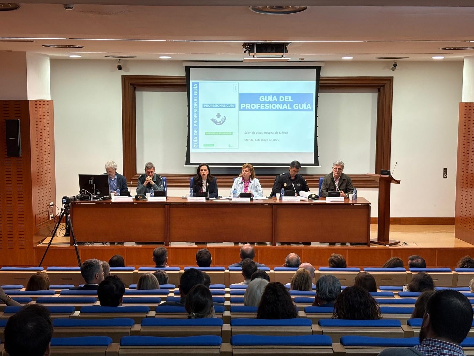 Extremadura refuerza la protección de su personal sanitario con una guía de actuación ante agresiones Extremadura refuerza la protección de su personal sanitario con una guía de actuación ante agresiones