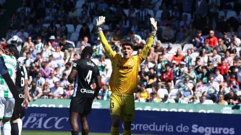 Matías Dituro, en el duelo en el Nuevo Arcángel de Córdoba. Matías Dituro, en el duelo en el Nuevo Arcángel de Córdoba.