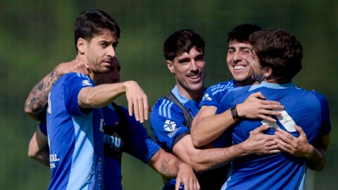 C&eacute;sar de la Hoz, Cazorla, Nacho Vidal y Colombatto, en un entrenamiento del Real Oviedo