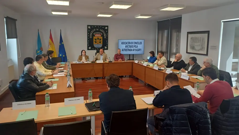 Reunión de la creada Asociación de Concellos Afectados AP9 Reunión de la creada Asociación de Concellos Afectados AP9