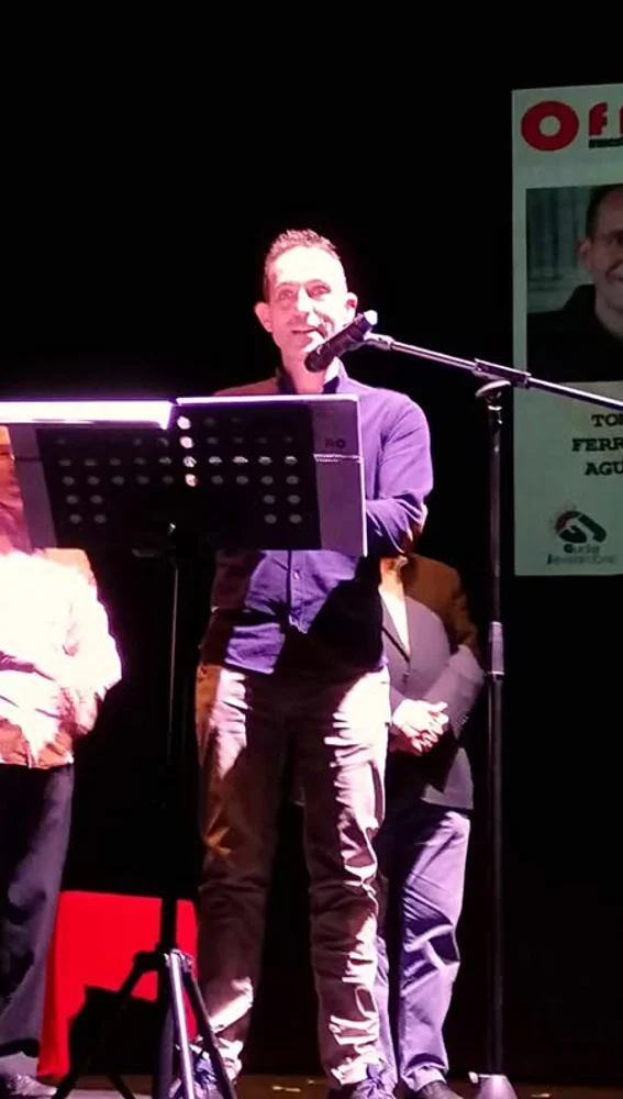 Tomás Ferrando en la entrega del premio Mejor Guion Teatral en el certamen de FATEA. Tomás Ferrando en la entrega del premio Mejor Guion Teatral en el certamen de FATEA.