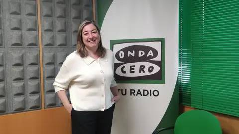 Mónica Gómez Lor en los estudios de Onda Cero Pontevedra Óptica Gómez Lor celebra 65 años mejorando la vida de las personas