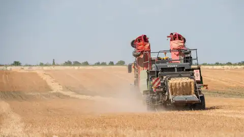 Cerca de 600.000 agricultores y ganaderos españoles podrán presentar la solicitud de ayudas de la PAC hasta 31 de mayo Cerca de 600.000 agricultores y ganaderos españoles podrán presentar la solicitud de ayudas de la PAC hasta 31 de mayo