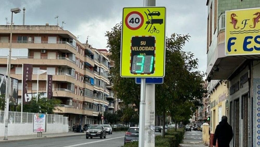 Torrevieja busca agilizar el tráfico con la mejora del transporte público, la apertura de aparcamientos disuasorios y la implantación de la 'zona azul' 