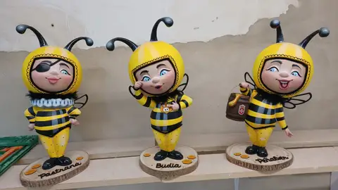Ninots-abejas solidarios. Ninots-abejas solidarios.
