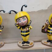 Ninots-abejas solidarios.