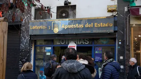 Un jubilado encuentra un décimo de lotería en un bolsillo y resulta estar premiado con 24 millones Un jubilado encuentra un décimo de lotería en un bolsillo y resulta estar premiado con 24 millones