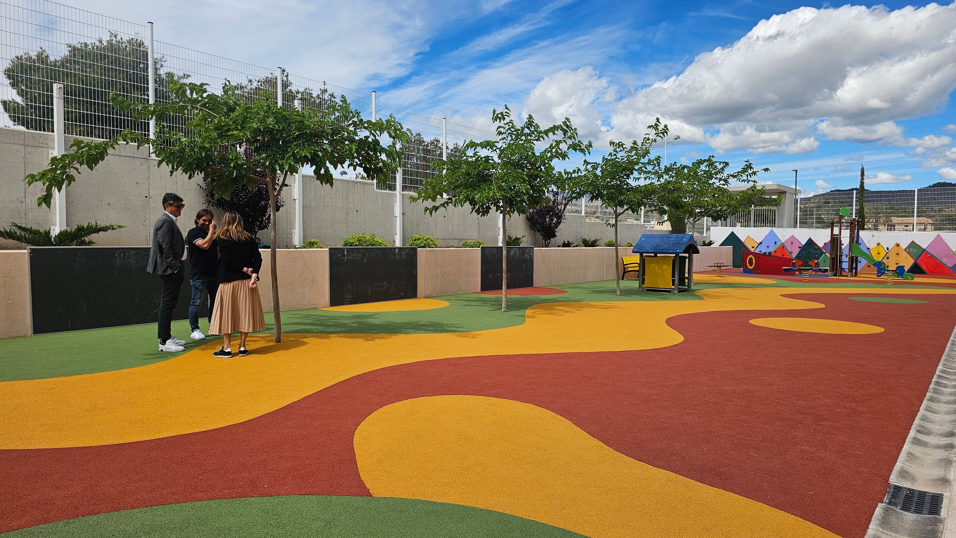 Ya está abierto el plazo de solicitud de matrícula para Infantil y Primaria del próximo curso en los colegios de la Marina Baixa Ya está abierto el plazo de solicitud de matrícula para Infantil y Primaria del próximo curso en los colegios de la Marina Baixa