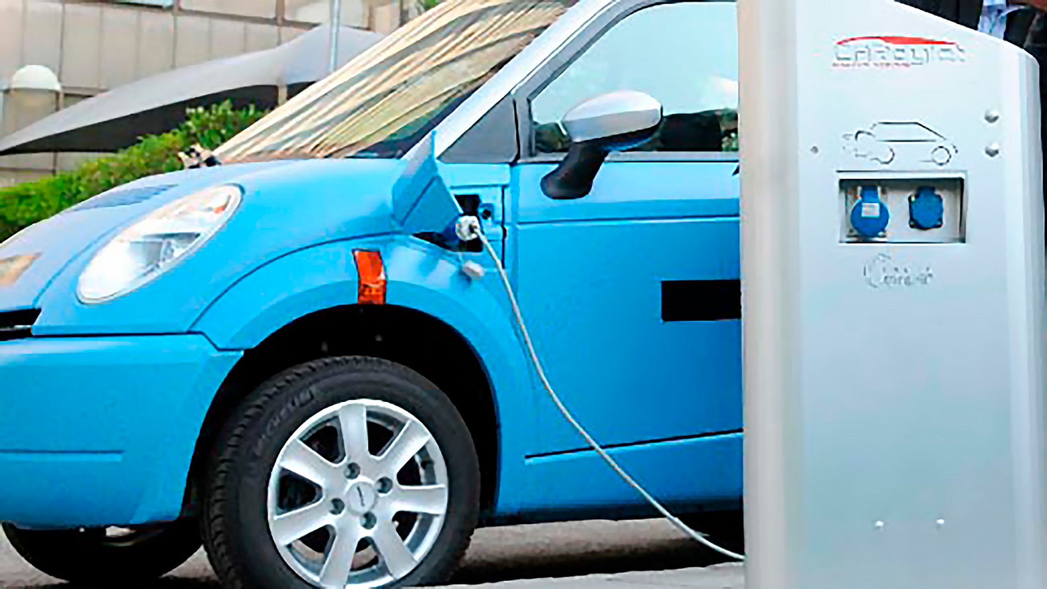 Sagunto contará con 24 postes para la recarga de coches eléctricos Sagunto contará con 24 postes para la recarga de coches eléctricos