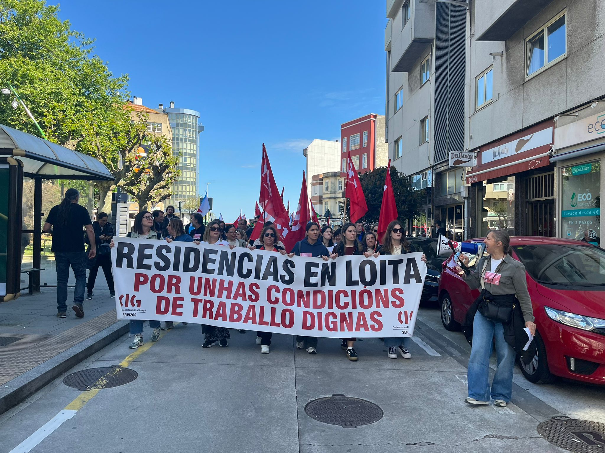 Cuarta jornada de huelga por parte de las trabajadoras de las residencias privadas: malas condiciones laborales e impasibilidad de la Xunta Cuarta jornada de huelga por parte de las trabajadoras de las residencias privadas: malas condiciones laborales e impasibilidad de la Xunta