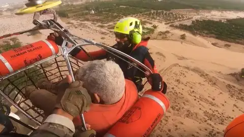 Uno de los rescates en helicóptero efectuados con motivo de la DANA de València Uno de los rescates en helicóptero efectuados con motivo de la DANA de València