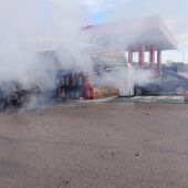 Vehículo incendiado junto a gasolinera en Beneixida