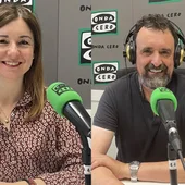 Marisa Mingot y Albert Alcaraz en los estudios de Onda Cero marina Baixa Marisa Mingot y Albert Alcaraz en los estudios de Onda Cero marina Baixa