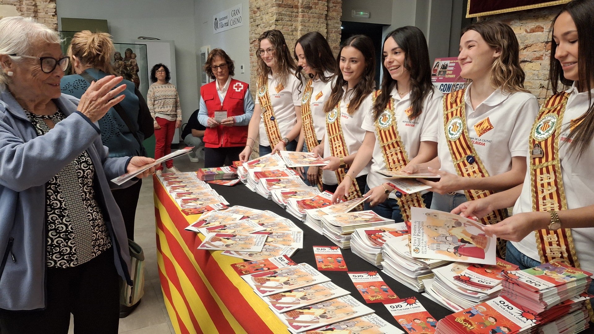 El reparto de 9.000 programas dan el pistoletazo de salida a las fiestas de Sant Pasqual El reparto de 9.000 programas dan el pistoletazo de salida a las fiestas de Sant Pasqual