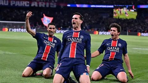 Los jugadores del PSG celebran su victoria en las semifinales de Champions Los jugadores del PSG celebran su victoria en las semifinales de Champions
