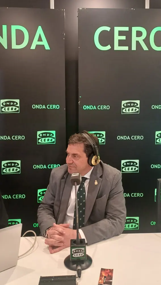 Miguel Ángel Valverde, en el stand de Onda Cero en FENAVIN Miguel Ángel Valverde, en el stand de Onda Cero en FENAVIN