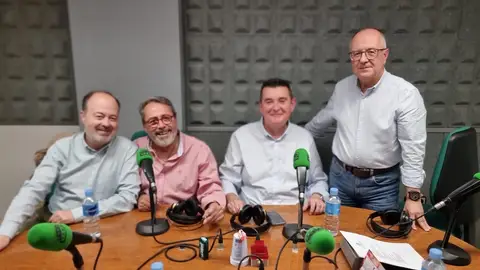 Enfoque periodístico a temas de actualidad de la Vega Baja en la tertulia de 'Más de uno' Enfoque periodístico a temas de actualidad de la Vega Baja en la tertulia de 'Más de uno'