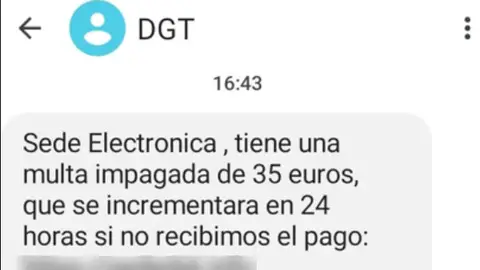 El mensaje de estafa que suplanta a la DGT El mensaje de estafa que suplanta a la DGT
