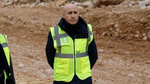 Archivo. El presidente de la CHJ, Miguel Polo, durante su visita a una actuación en Torrent.
