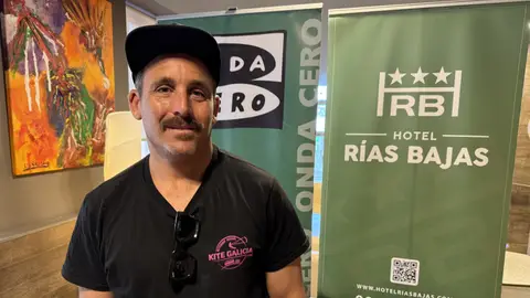Justo Fernández, campeón gallego de kitefoil Encuentros Hotel Rías Bajas