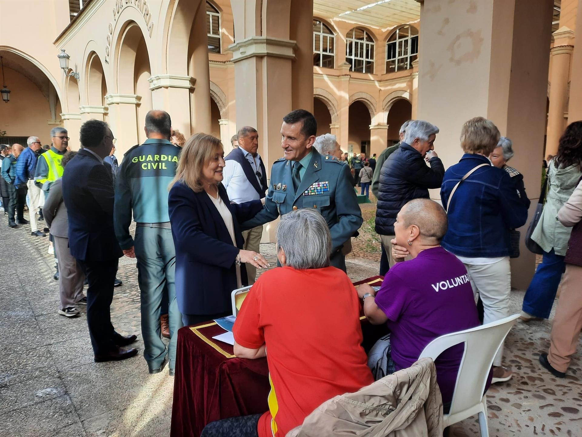 Un desayuno en el acuartelamiento de la Guardia Civil de Badajoz recauda fondos para AOEx y los pacientes oncológicos Un desayuno en el acuartelamiento de la Guardia Civil de Badajoz recauda fondos para AOEx y los pacientes oncológicos