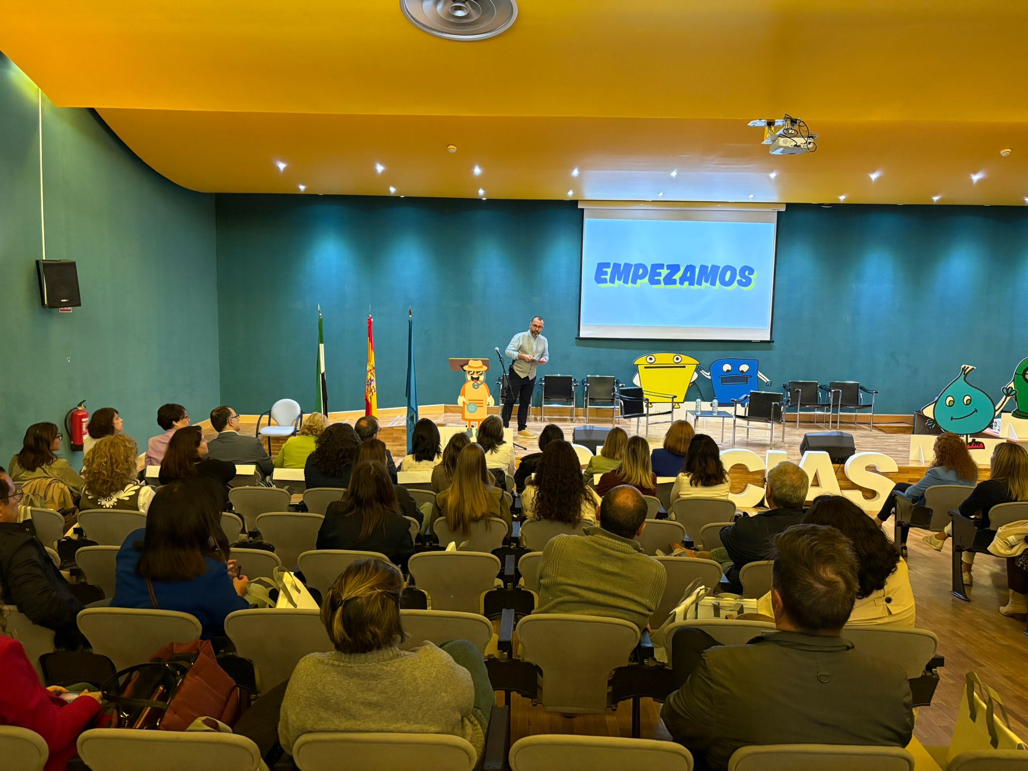Unos 41 centros educativos y 4.850 alumnos participan este curso en el proyecto 'Yo en el cole, tú en casa' Unos 41 centros educativos y 4.850 alumnos participan este curso en el proyecto 'Yo en el cole, tú en casa'