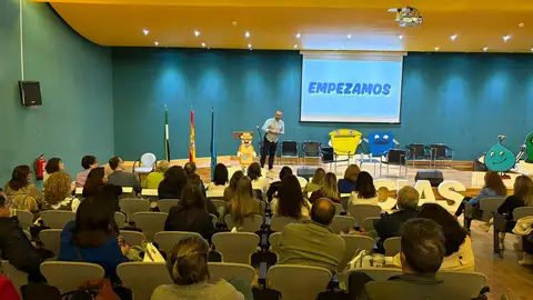 Unos 41 centros educativos y 4.850 alumnos participan este curso en el proyecto 'Yo en el cole, tú en casa' Unos 41 centros educativos y 4.850 alumnos participan este curso en el proyecto 'Yo en el cole, tú en casa'