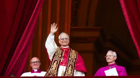 León XIV en su primera aparición como Papa León XIV en su primera aparición como Papa