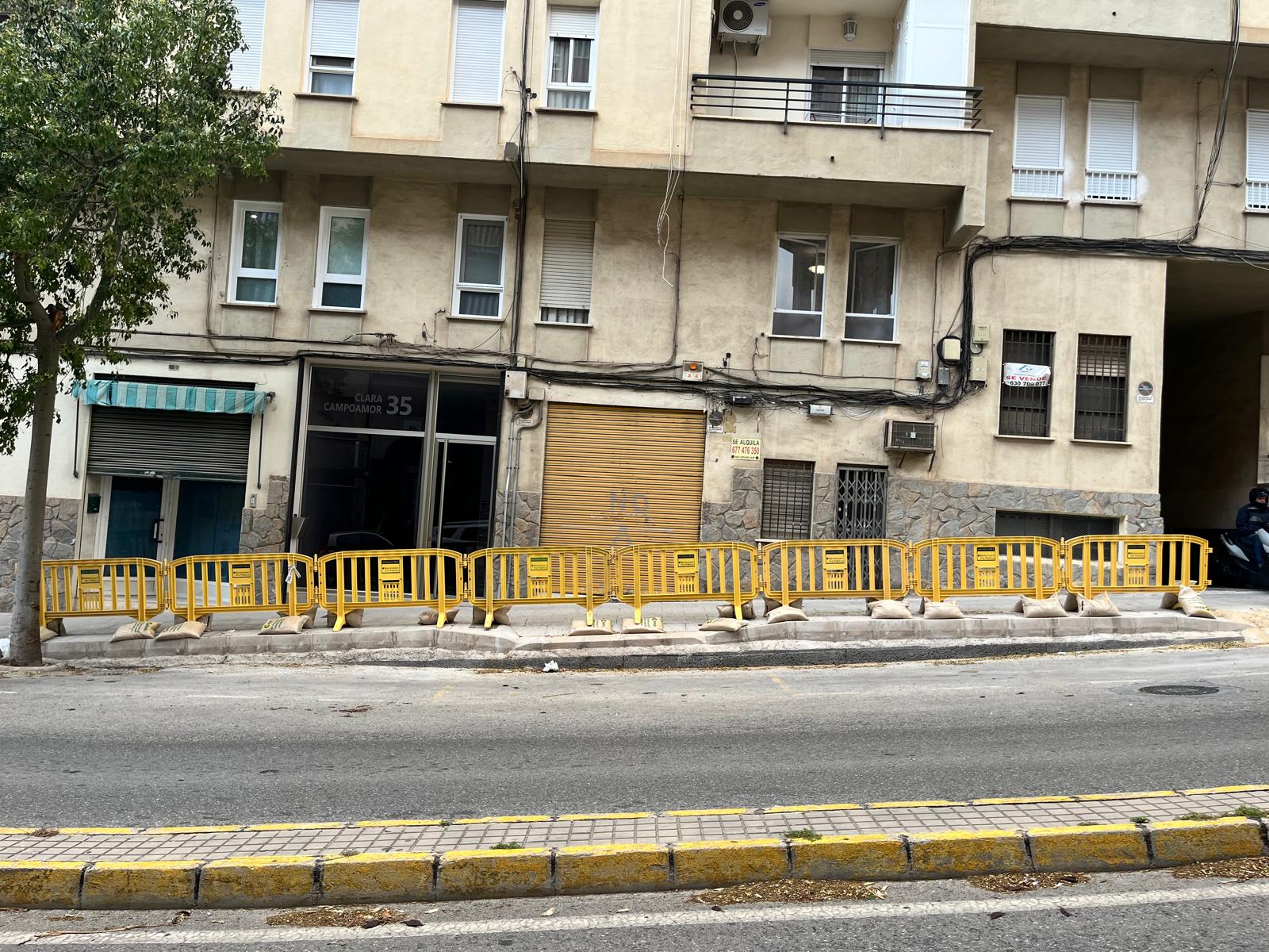 Vecinos del barrio Porfirio Pascual de Elche se movilizan para exigir una solución a los socavones de Clara Campoamor Vecinos del barrio Porfirio Pascual de Elche se movilizan para exigir una solución a los socavones de Clara Campoamor