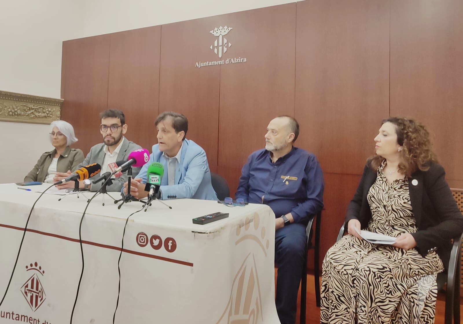 El gobierno de Alzira anuncia sanciones a la construtora si no retoma las obras del IES Rei en Jaume El gobierno de Alzira anuncia sanciones a la construtora si no retoma las obras del IES Rei en Jaume