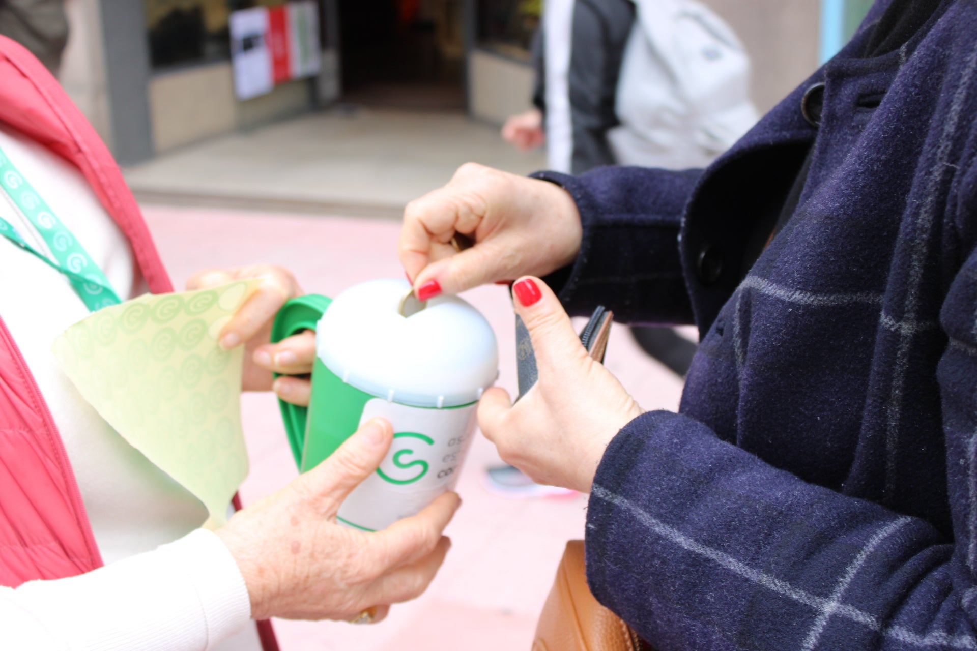 Contra el Cáncer Valencia atendió en 2025 a 6.313 personas para ayudarles a sobrellevar su enfermedad o la de sus familiares Contra el Cáncer Valencia atendió en 2025 a 6.313 personas para ayudarles a sobrellevar su enfermedad o la de sus familiares