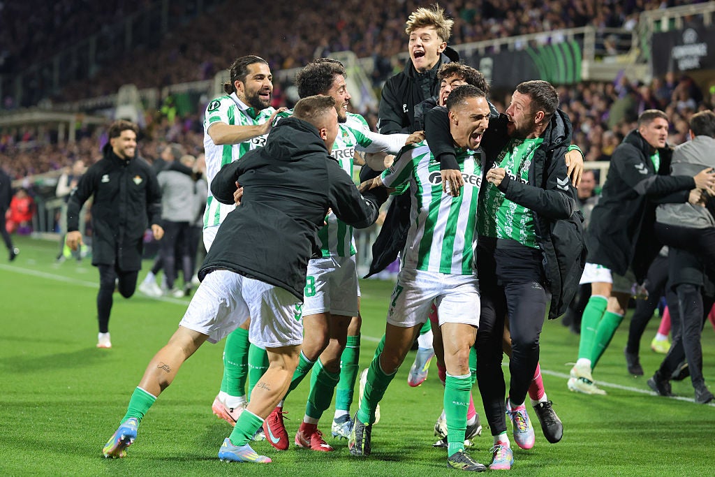 El Betis hace historia y se cita con el Chelsea en su primera final europea El Betis hace historia y se cita con el Chelsea en su primera final europea