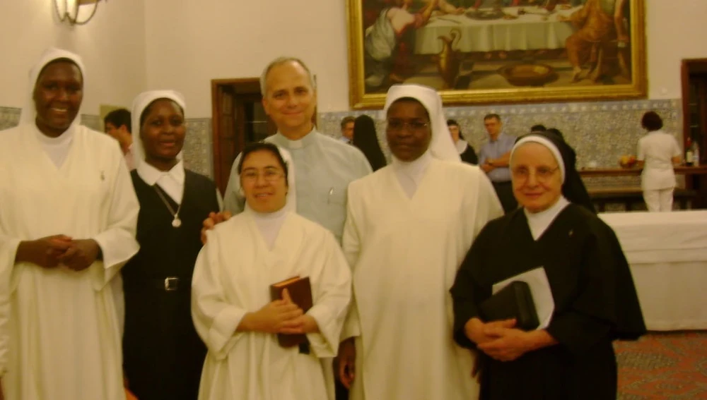 El nuevo papa, junto a varias hermanas del Convento de la Pasión de San Felices de los Gallegos en 2011 El nuevo papa, junto a varias hermanas del Convento de la Pasión de San Felices de los Gallegos en 2011