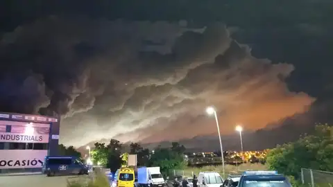 La nube tóxica provocada por el incendio La nube tóxica provocada por el incendio