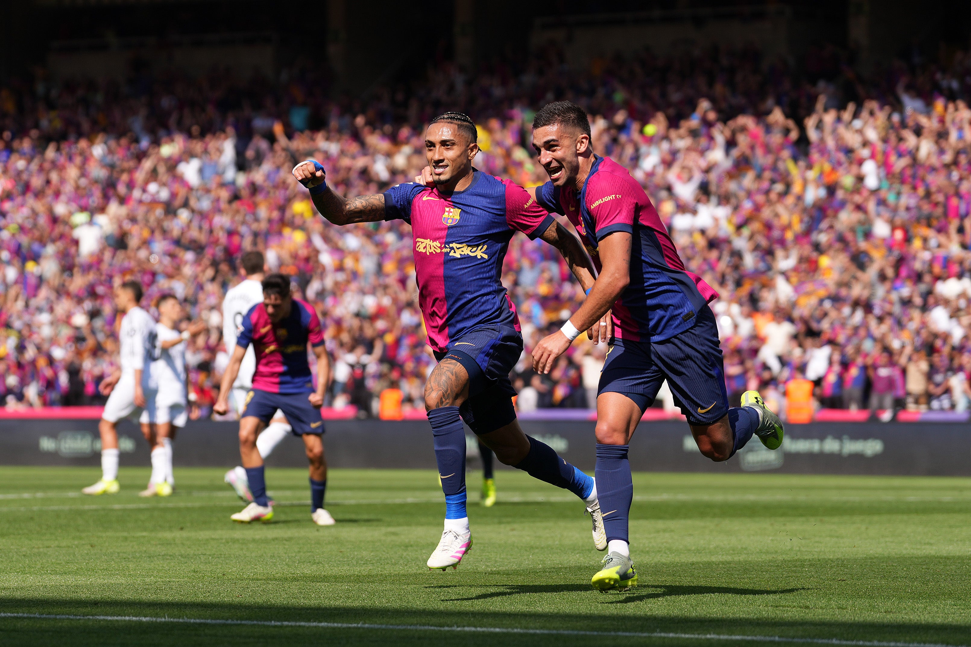 El Barça amarra la Liga tras ganar al Madrid en un Clásico de infarto (4-3) El Barça amarra la Liga tras ganar al Madrid en un Clásico de infarto (4-3)