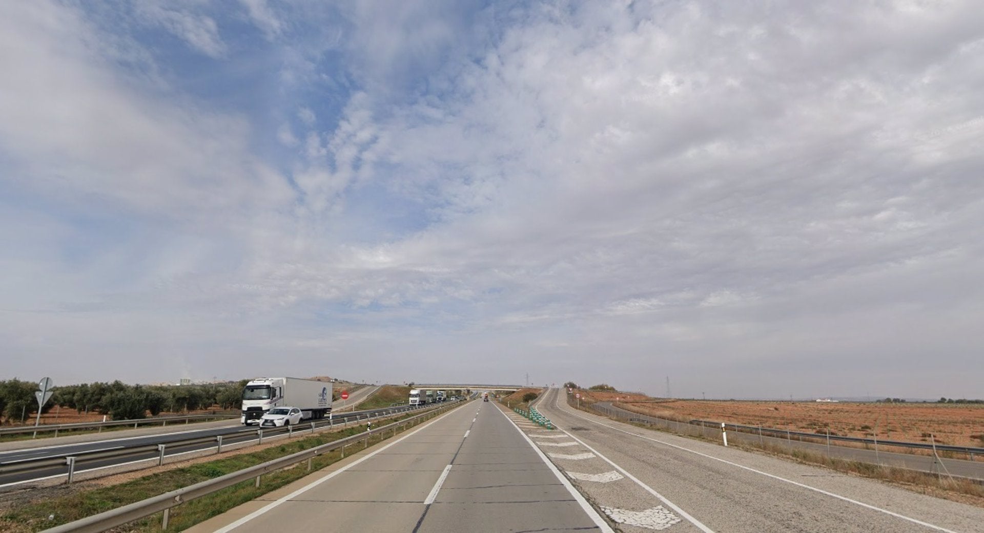 Fallece el conductor de un camión accidentado en la A-4 a su paso por Herencia Fallece el conductor de un camión accidentado en la A-4 a su paso por Herencia