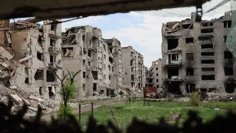 Edificios destrozados en Mayinka, al oeste de Donetsk Edificios destrozados en Mayinka, al oeste de Donetsk