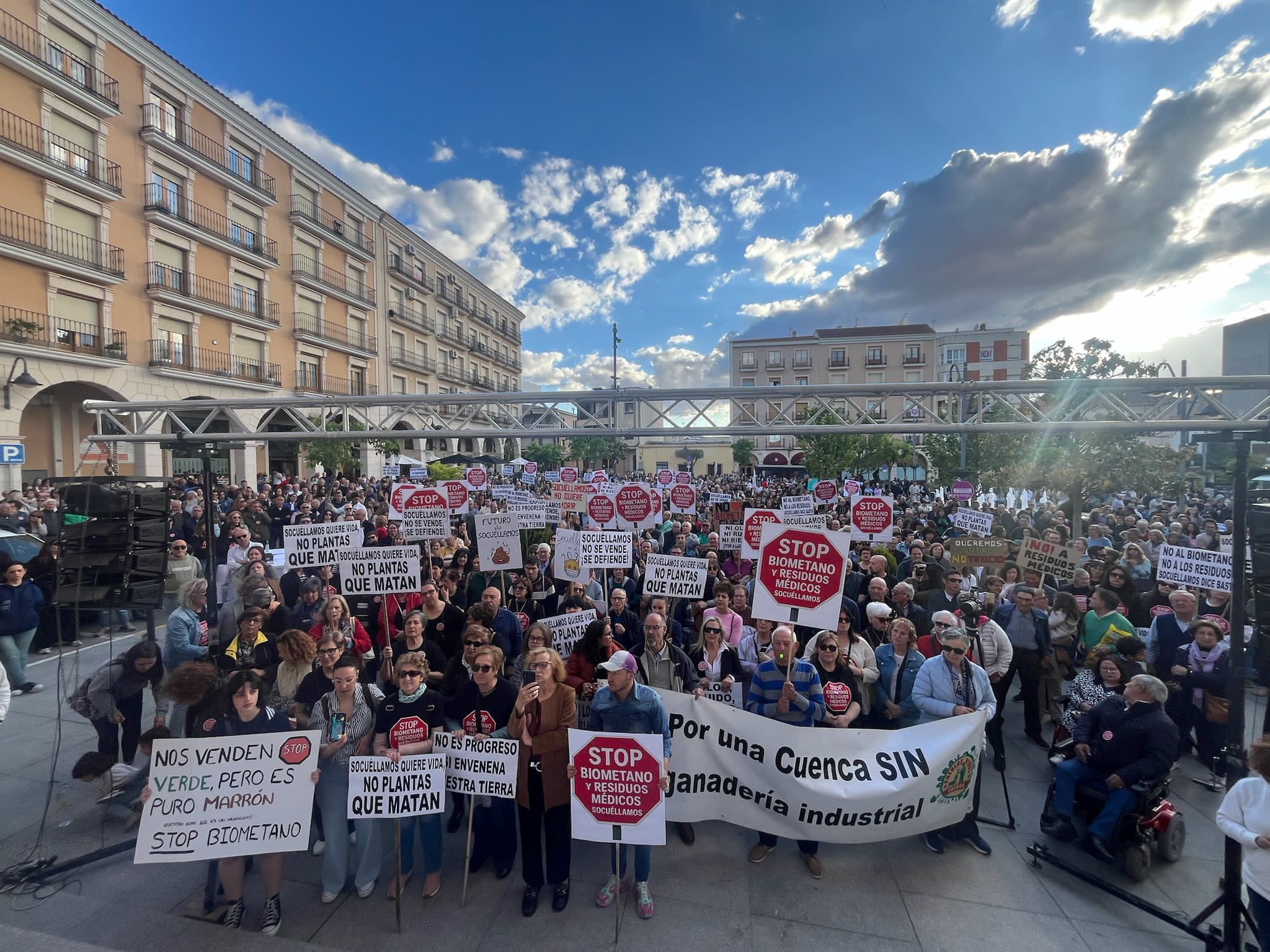 VÍDEO: Cientos de personas dicen no a la ubicación de dos plantas de biometano en Socuéllamos VÍDEO: Cientos de personas dicen no a la ubicación de dos plantas de biometano en Socuéllamos