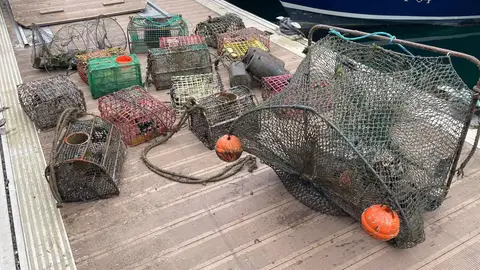Incautadas 24 artes de pesca prohibidas en la Bahía de Santoña Incautadas 24 artes de pesca prohibidas en la Bahía de Santoña