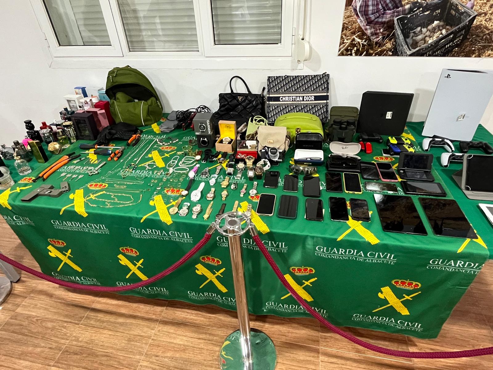 Siete personas detenidas por robos en viviendas en Almansa y Caudete Siete personas detenidas por robos en viviendas en Almansa y Caudete